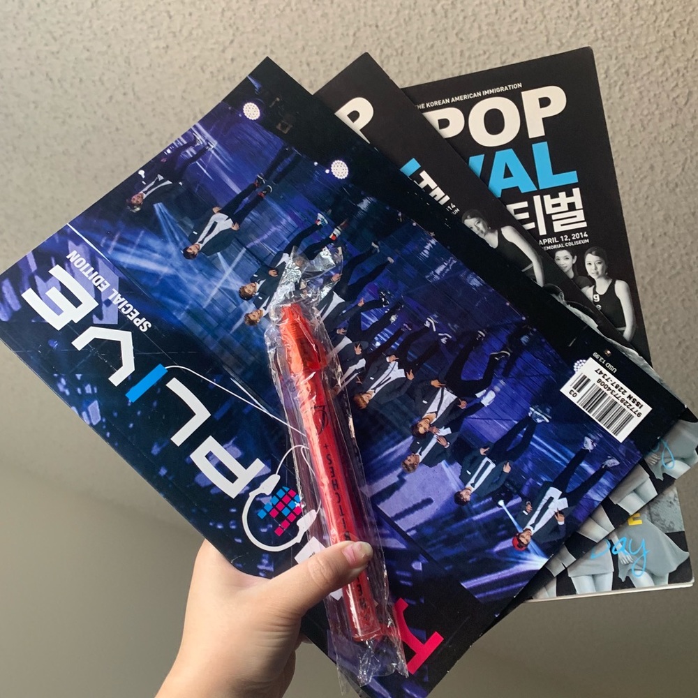 KPOP MAGAZINES W/ CL HELLO BITCHES TOUR LIGHTSTICK